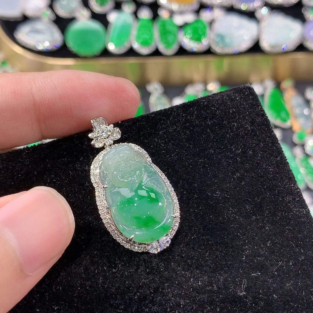 翡翠18K金镶嵌颈饰