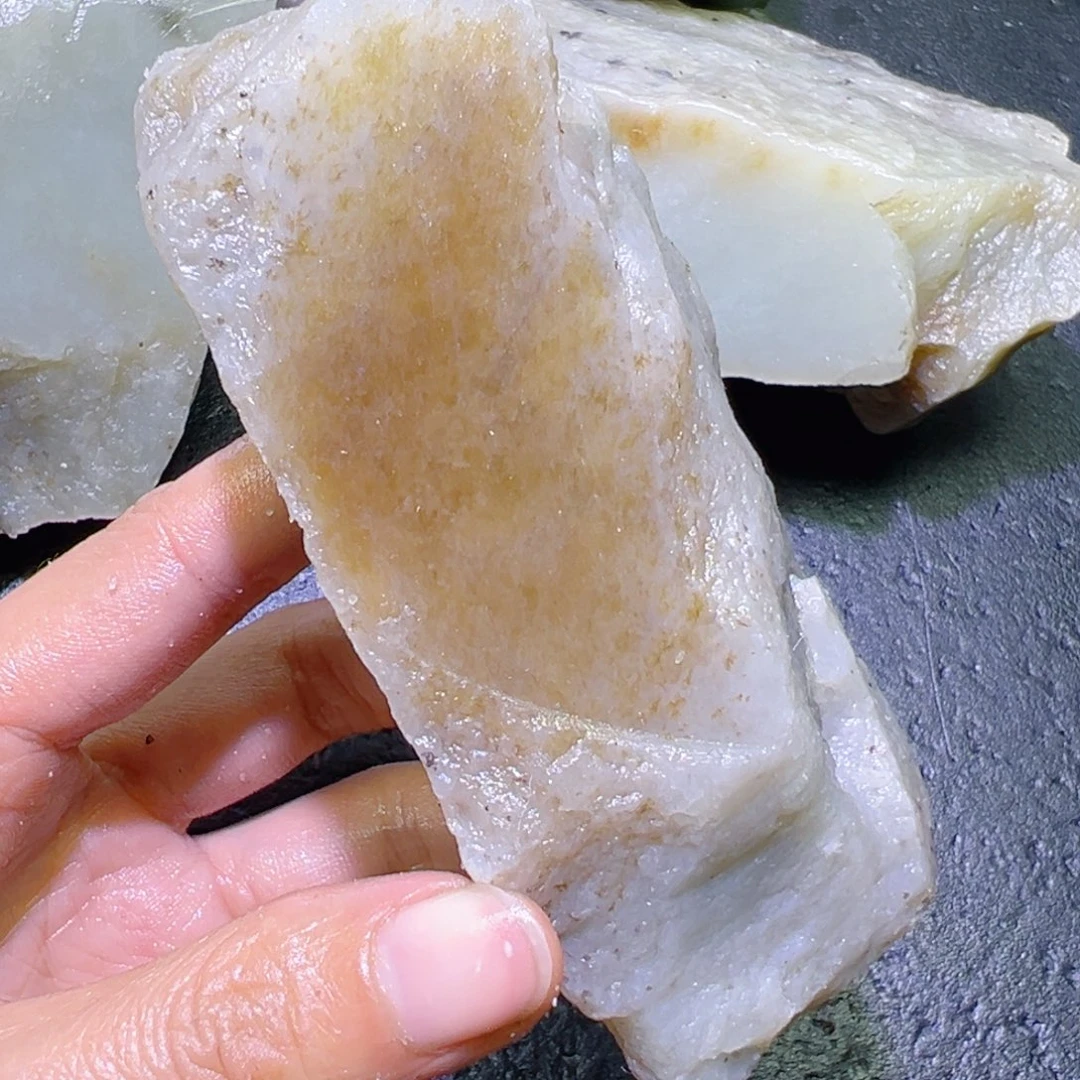 和田玉未镶嵌珠宝半成品