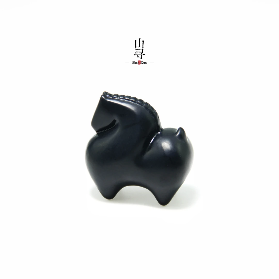 天然新疆和田玉墨玉唐马（马到成功）摆件小手把件小众原创设计茶宠