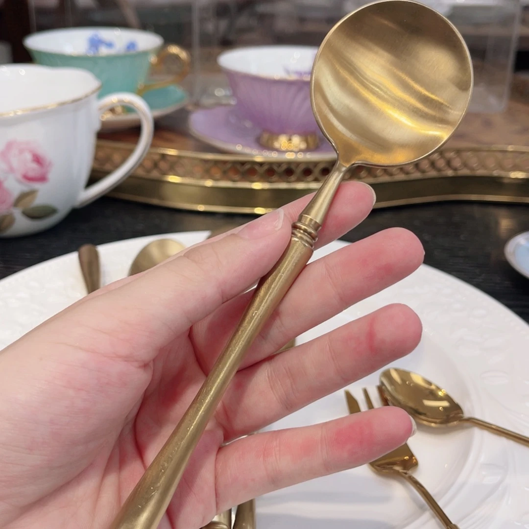 四个勺子————————————