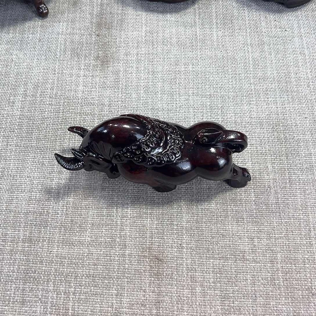 红木底座精雕工艺品