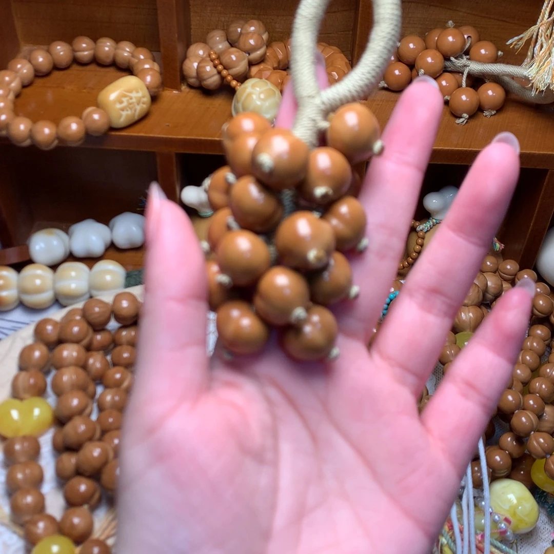 吊坠猴头核桃屁桃葡萄串