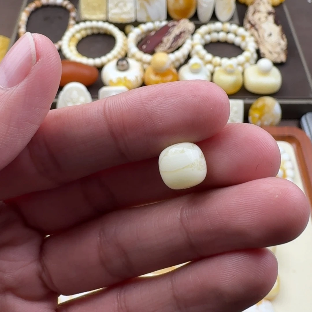 @***?琥珀未镶嵌裸石蜜蜡
