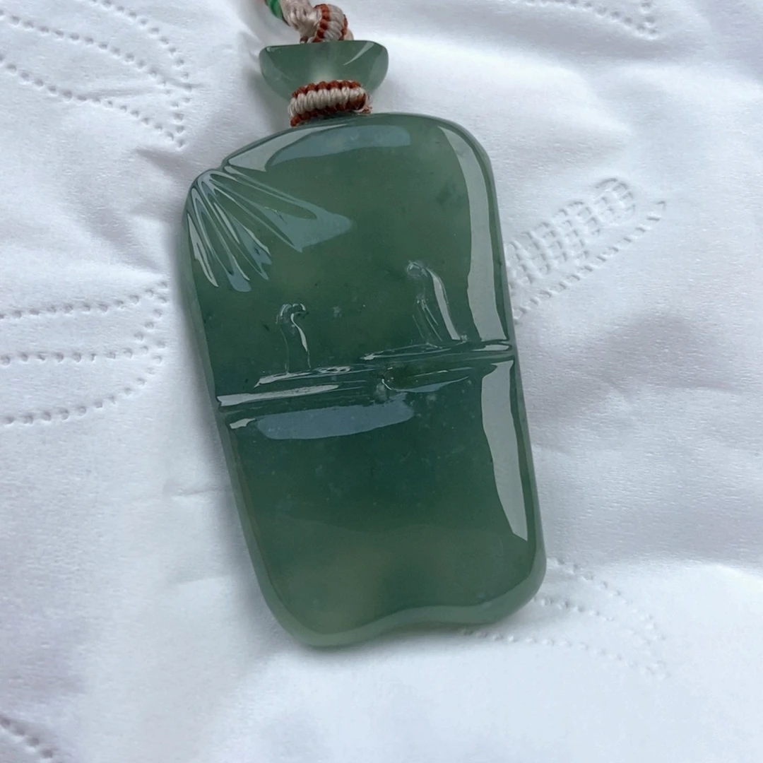 翡翠未镶嵌颈饰一**一