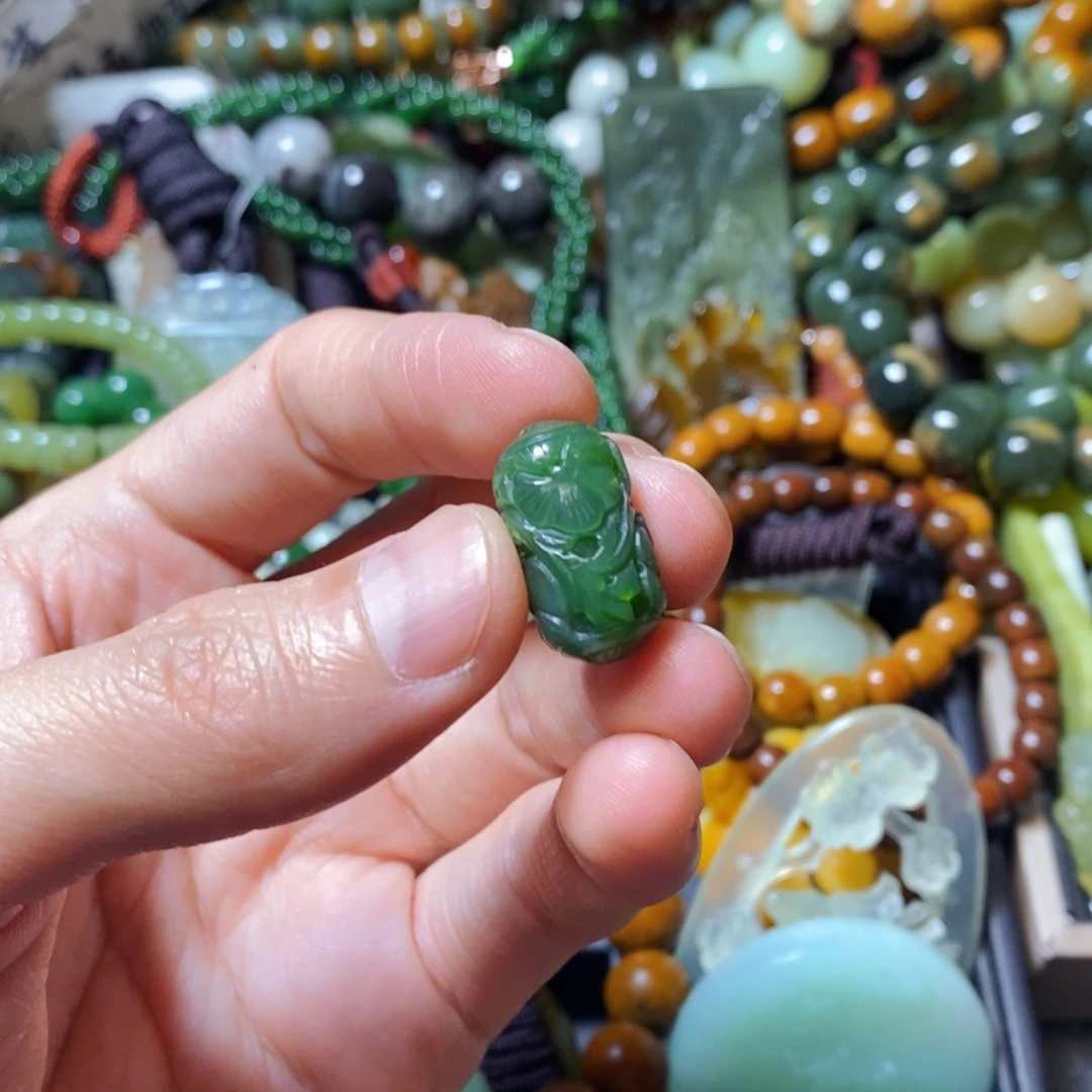 岫岩老玉（透闪石质玉）未镶嵌颈饰