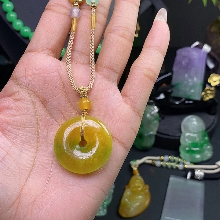 翡翠未镶嵌吊坠(赠链)