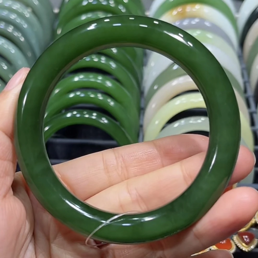 和田玉俄料碧玉辣阳绿手镯57-58圈口