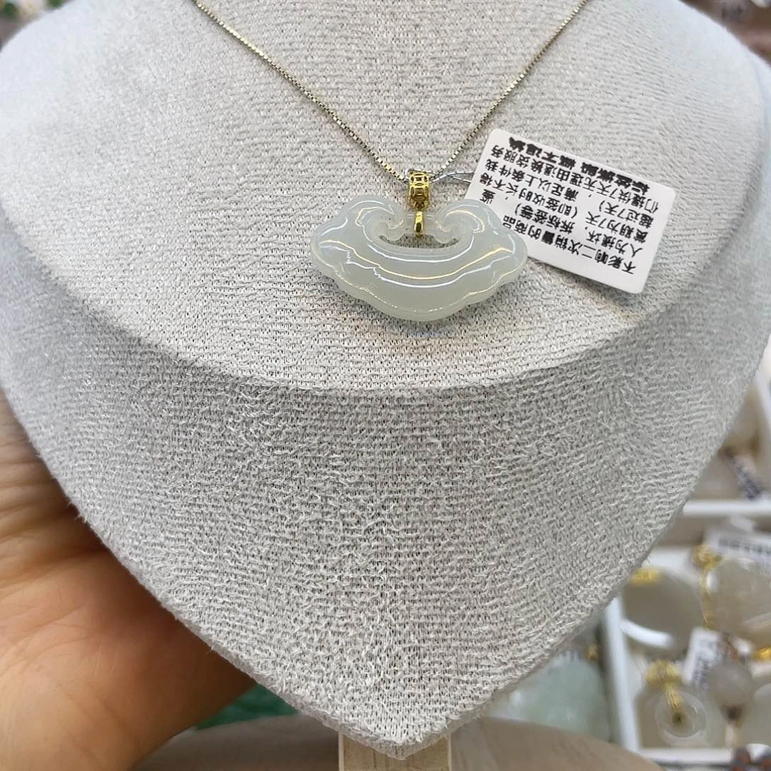 和田玉18K金镶嵌吊坠(赠链)