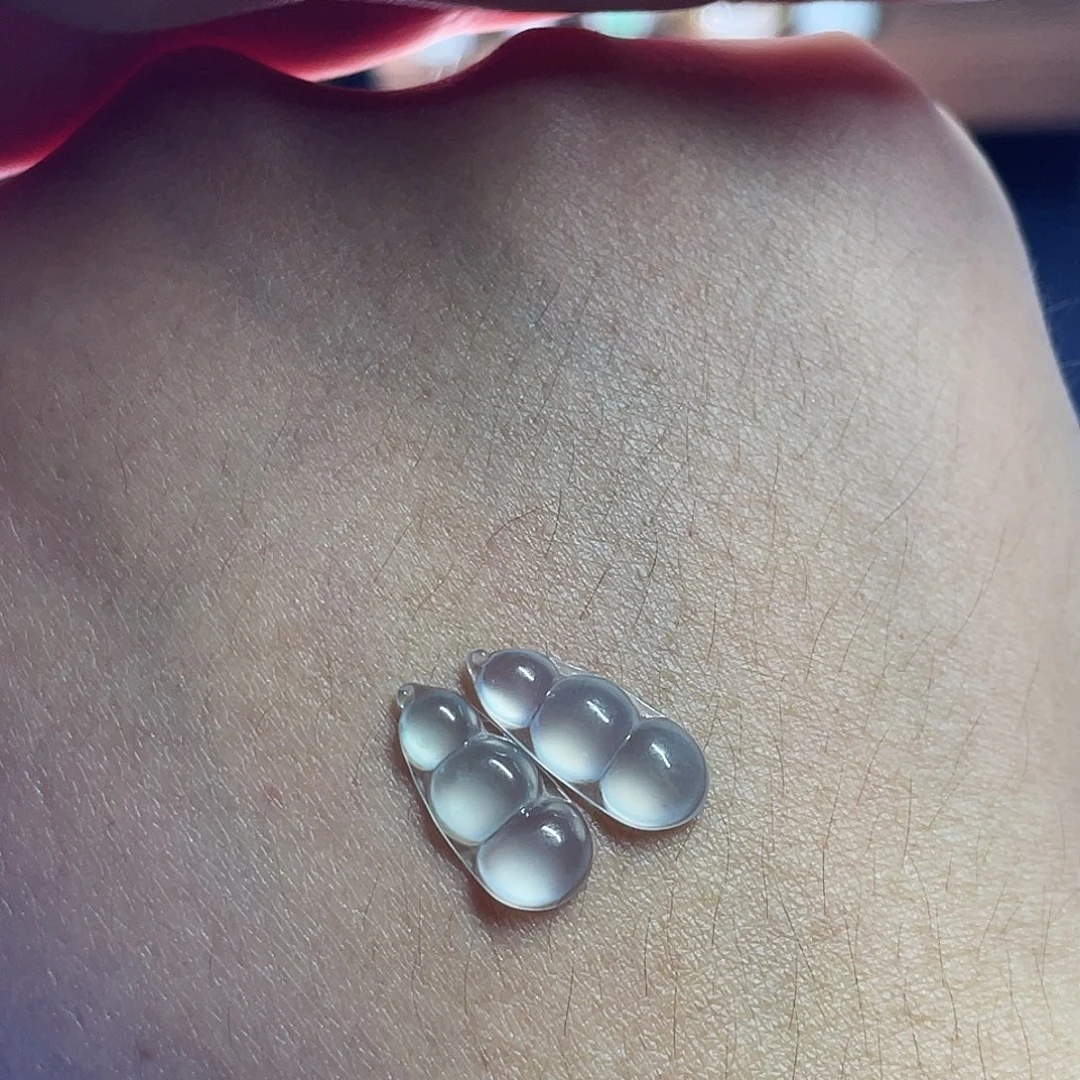 翡翠挂件未镶嵌冰福豆一对