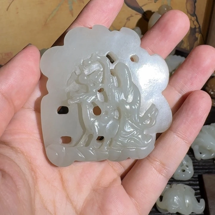 多***爸和田玉未镶嵌颈饰