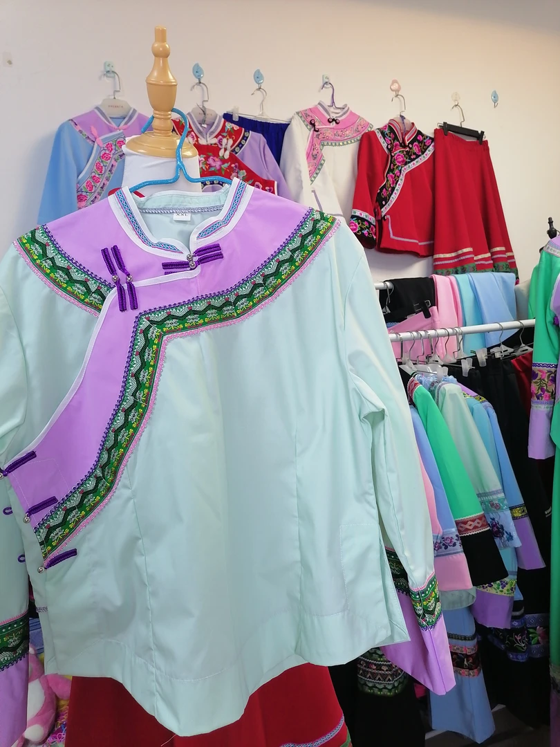 少数民族服饰自产自销