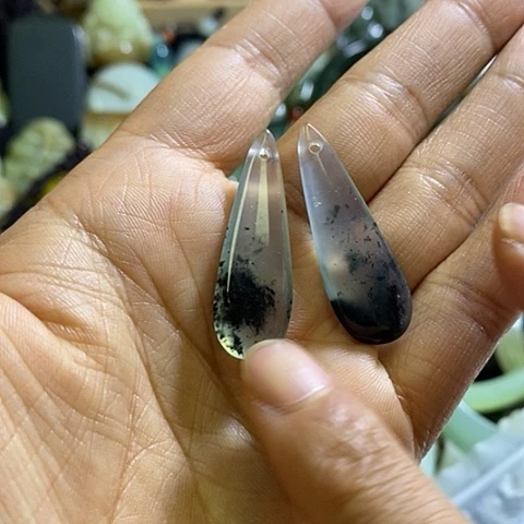 岫玉未镶嵌耳环一对