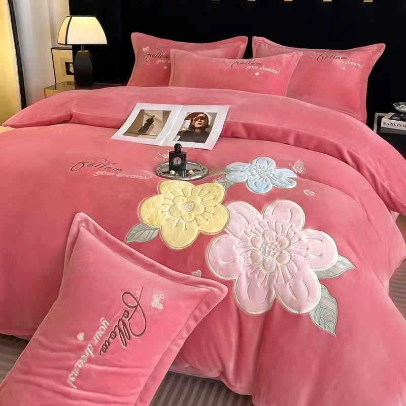 【花语】2025新款高克重全消光立体贴布绣牛奶绒四件套加厚加密被套