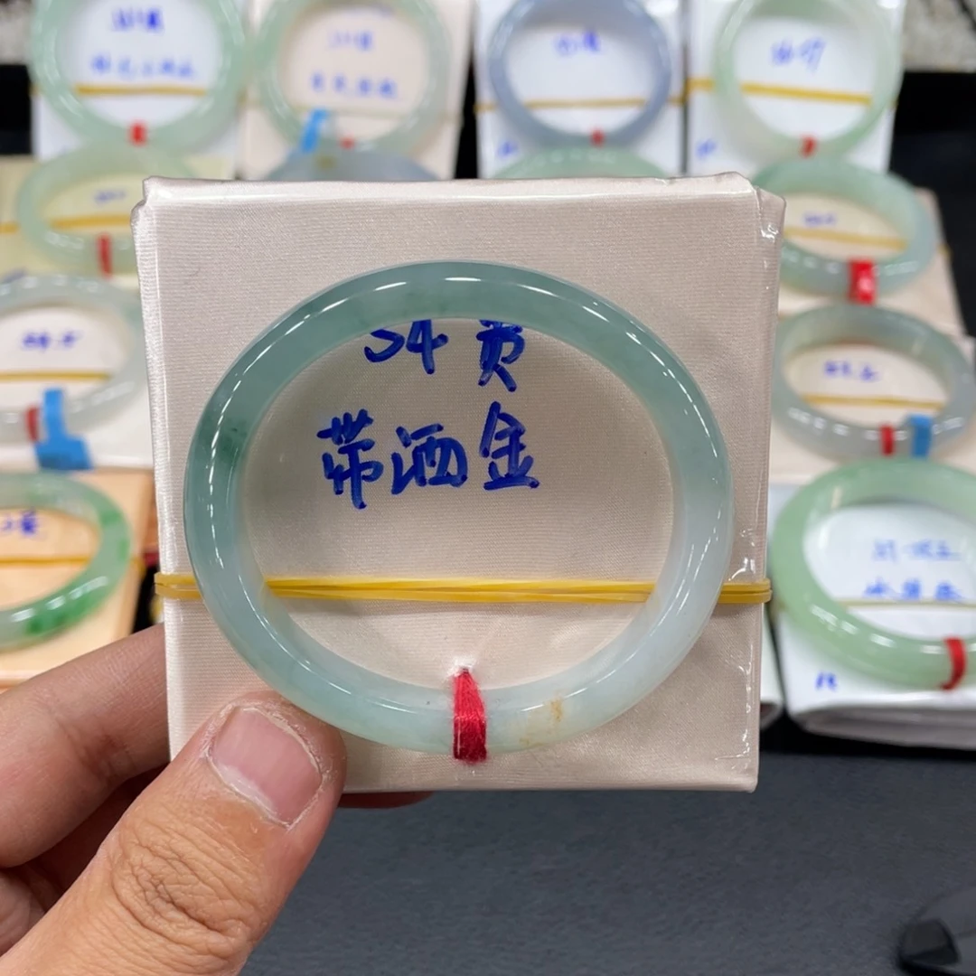 翡翠手镯未镶嵌天然翡翠