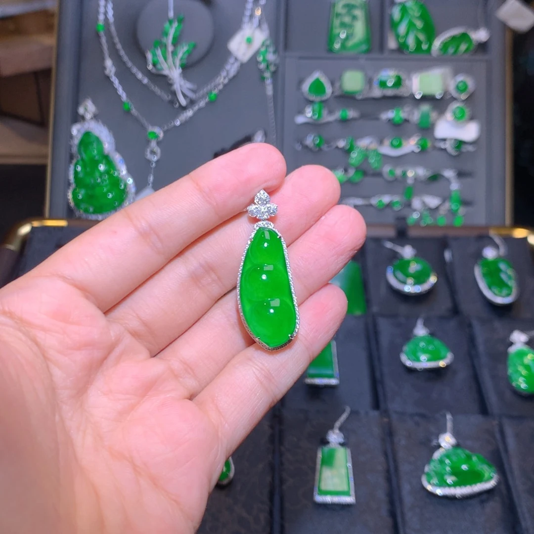 吊坠(不含链)18K金镶嵌翡翠豆子吊坠