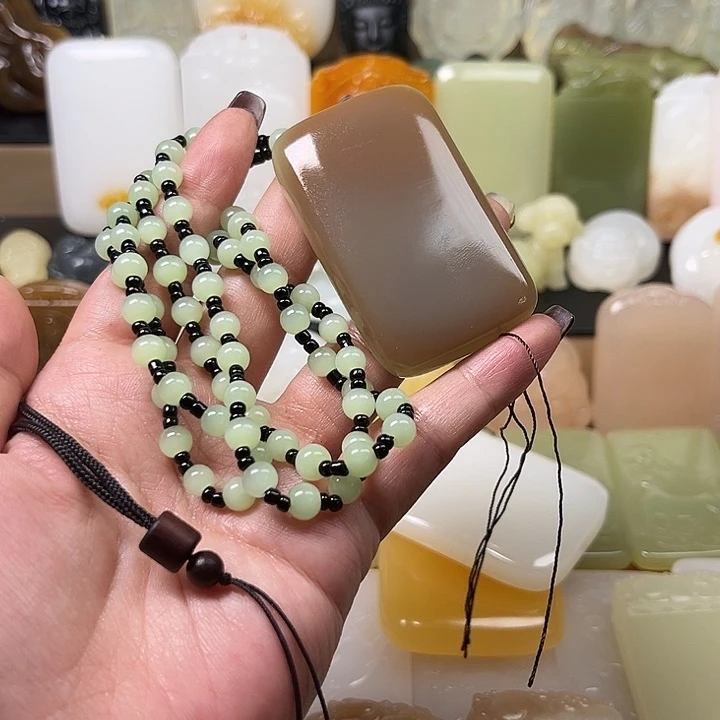 茶***间和田玉未镶嵌颈饰