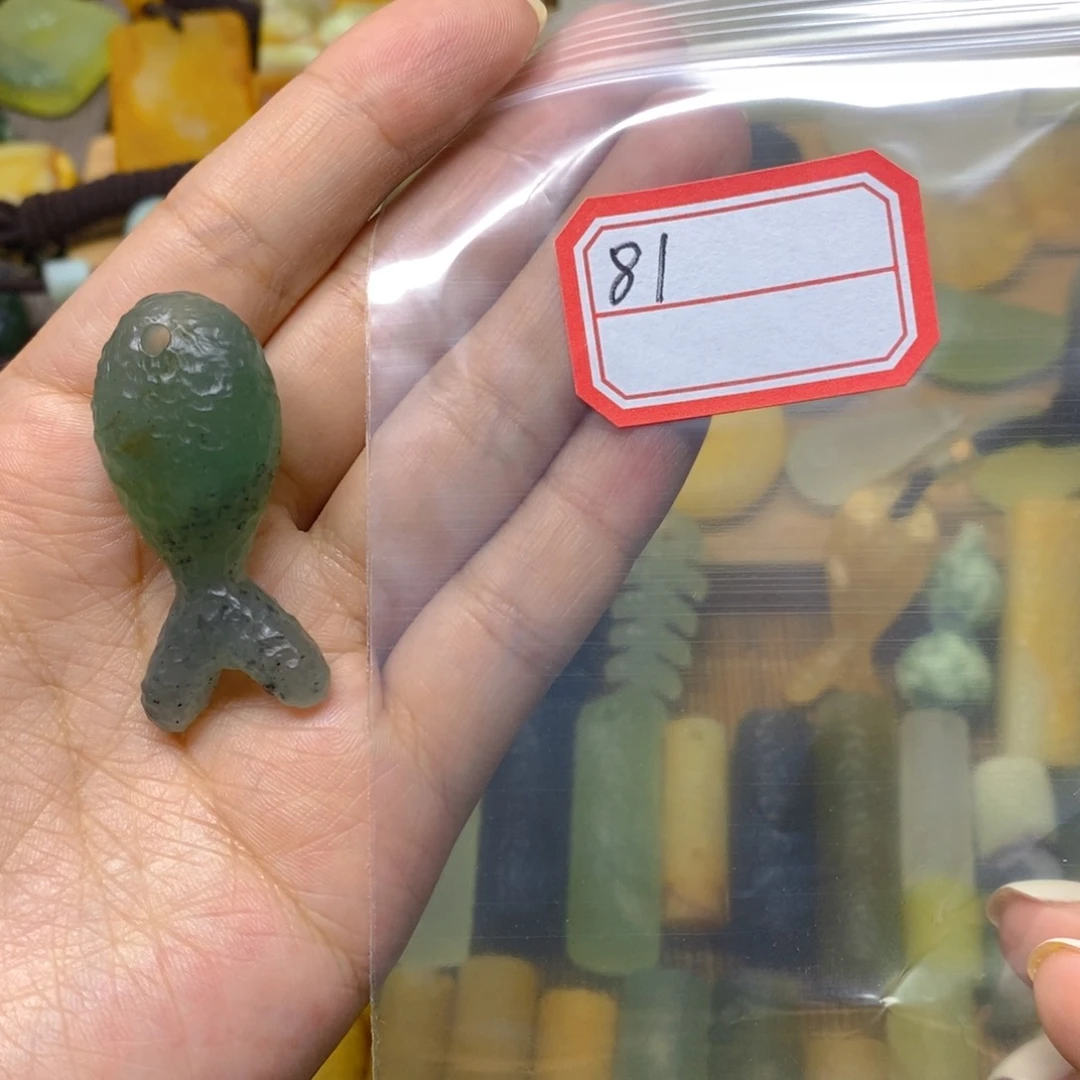 蛇纹石玉未镶嵌颈饰R****.