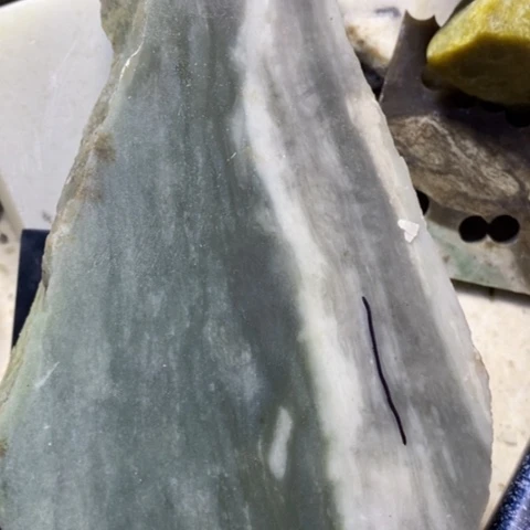 透闪石质玉未镶嵌珠宝半成品