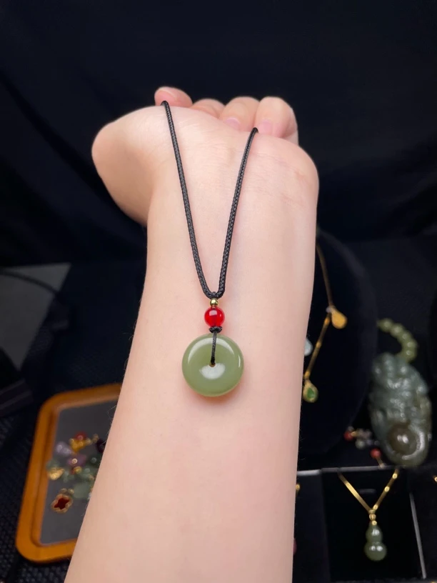 天然和田玉平安扣吊坠