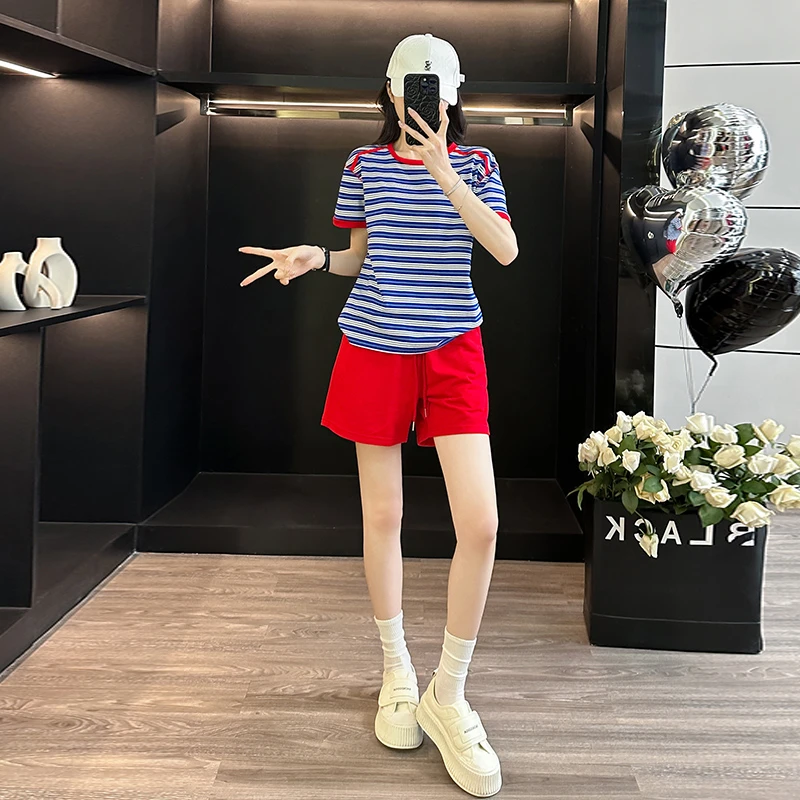 夏季新款宽松圆领条纹短袖t恤百搭红色短裤休闲风运动减龄套装潮