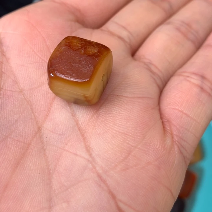 巴***巴琥珀未镶嵌珠宝奇石