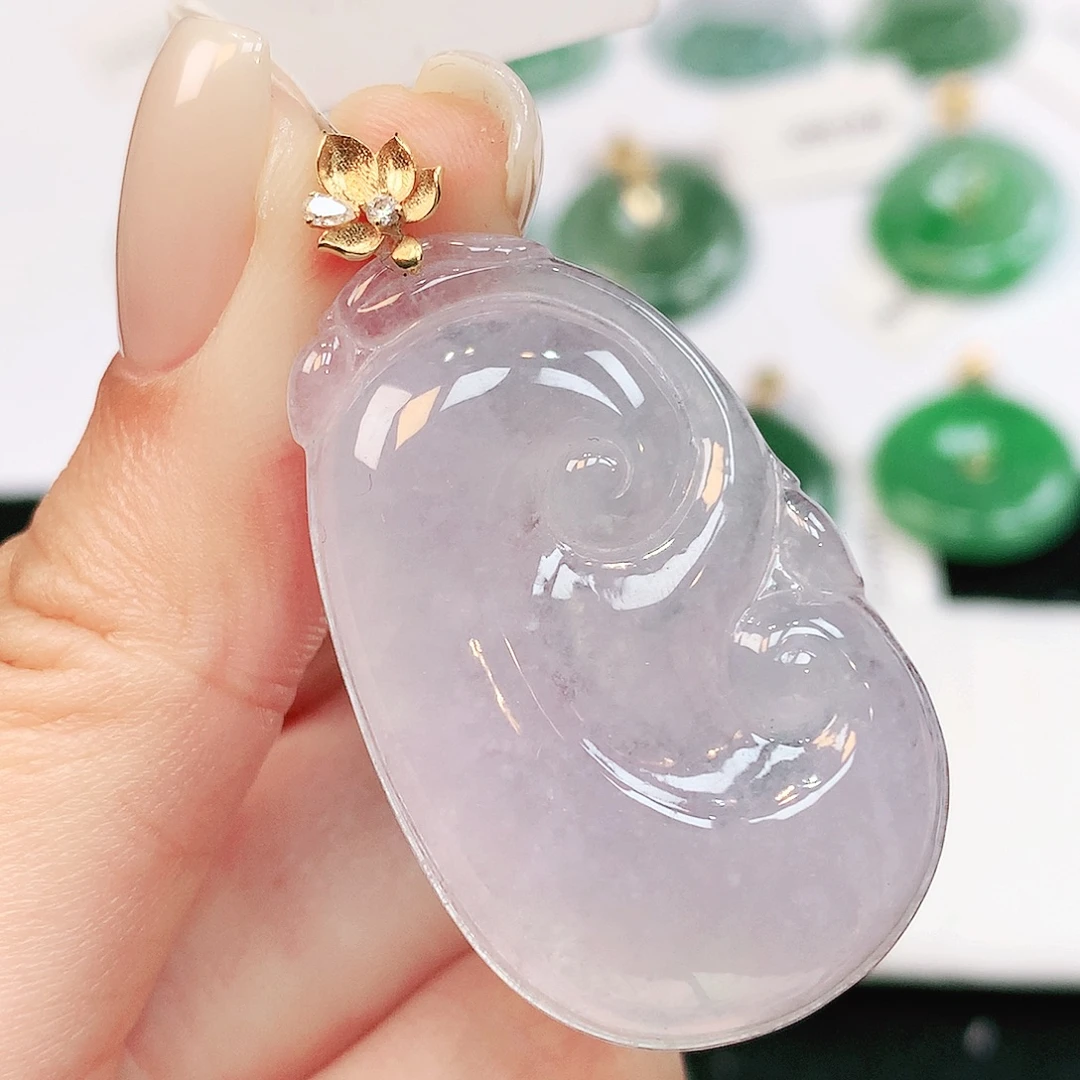 翡翠18K金镶嵌颈饰