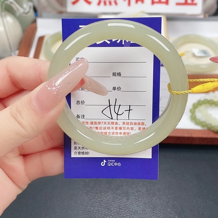 和田玉未镶嵌手镯