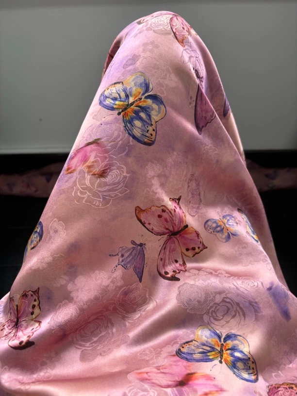 【紫蝴蝶】26～28姆米114门幅花萝红云纱现货（裁剪无退换）