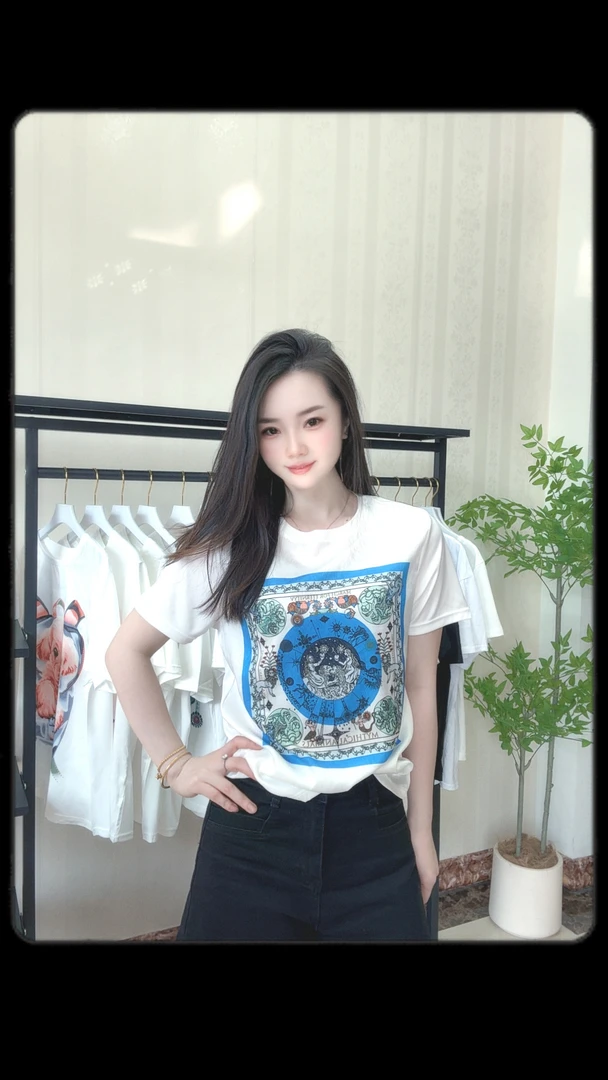 二姐精品女装冰丝短袖 拍一发二 图案随机