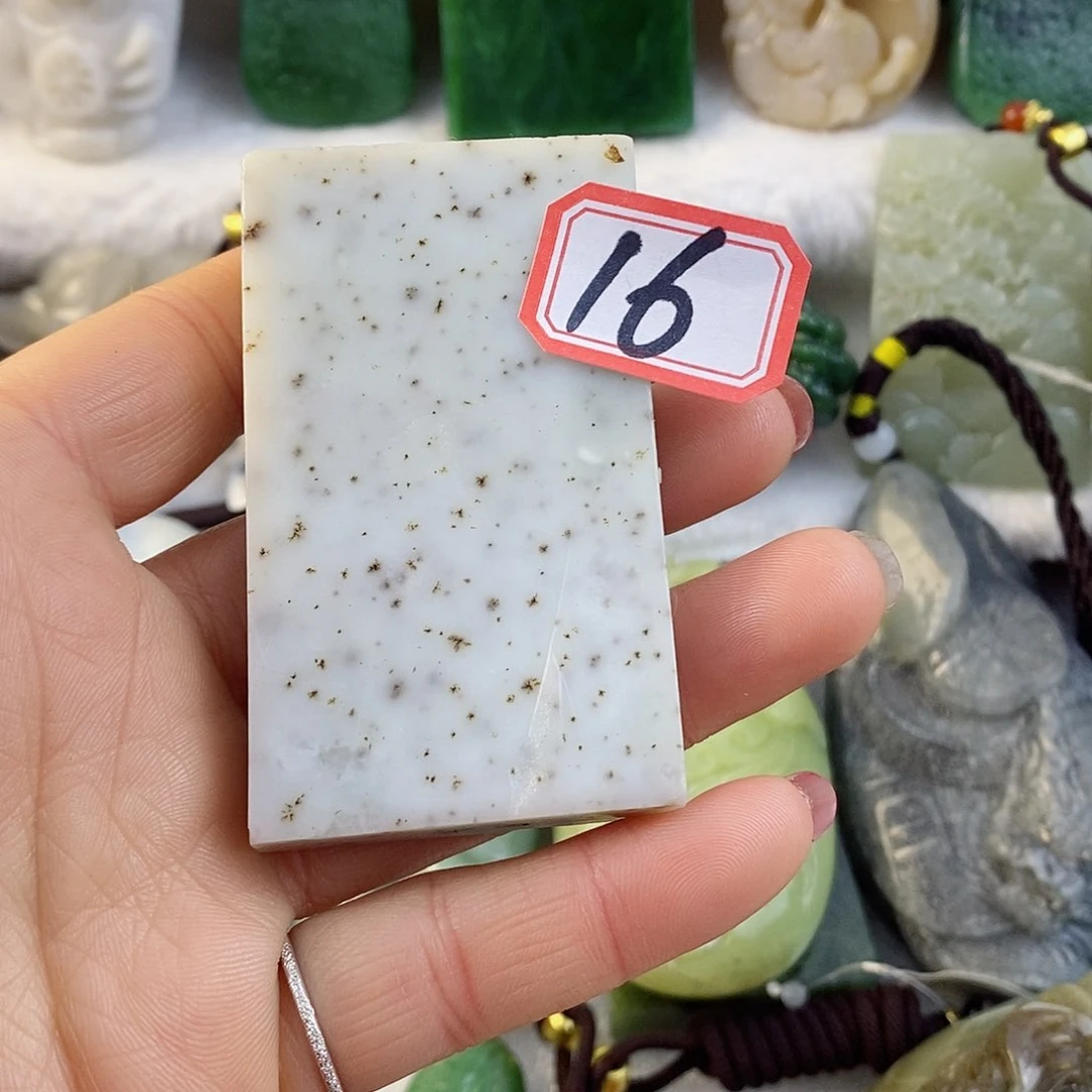 和田玉（糖玉）颈饰未镶嵌