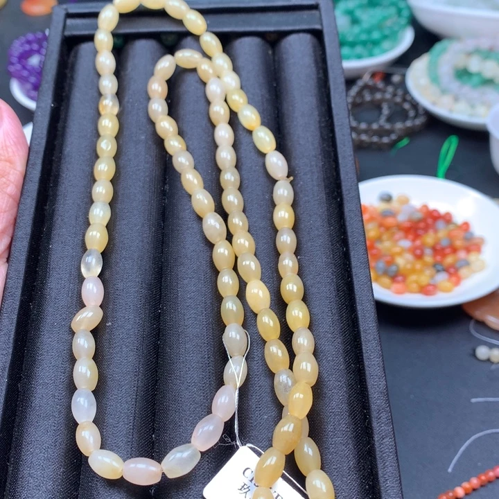 石英质玉未镶嵌颈饰