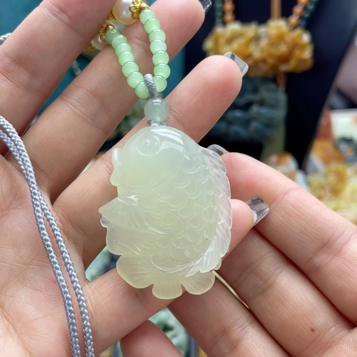 蛇纹石玉未镶嵌颈饰