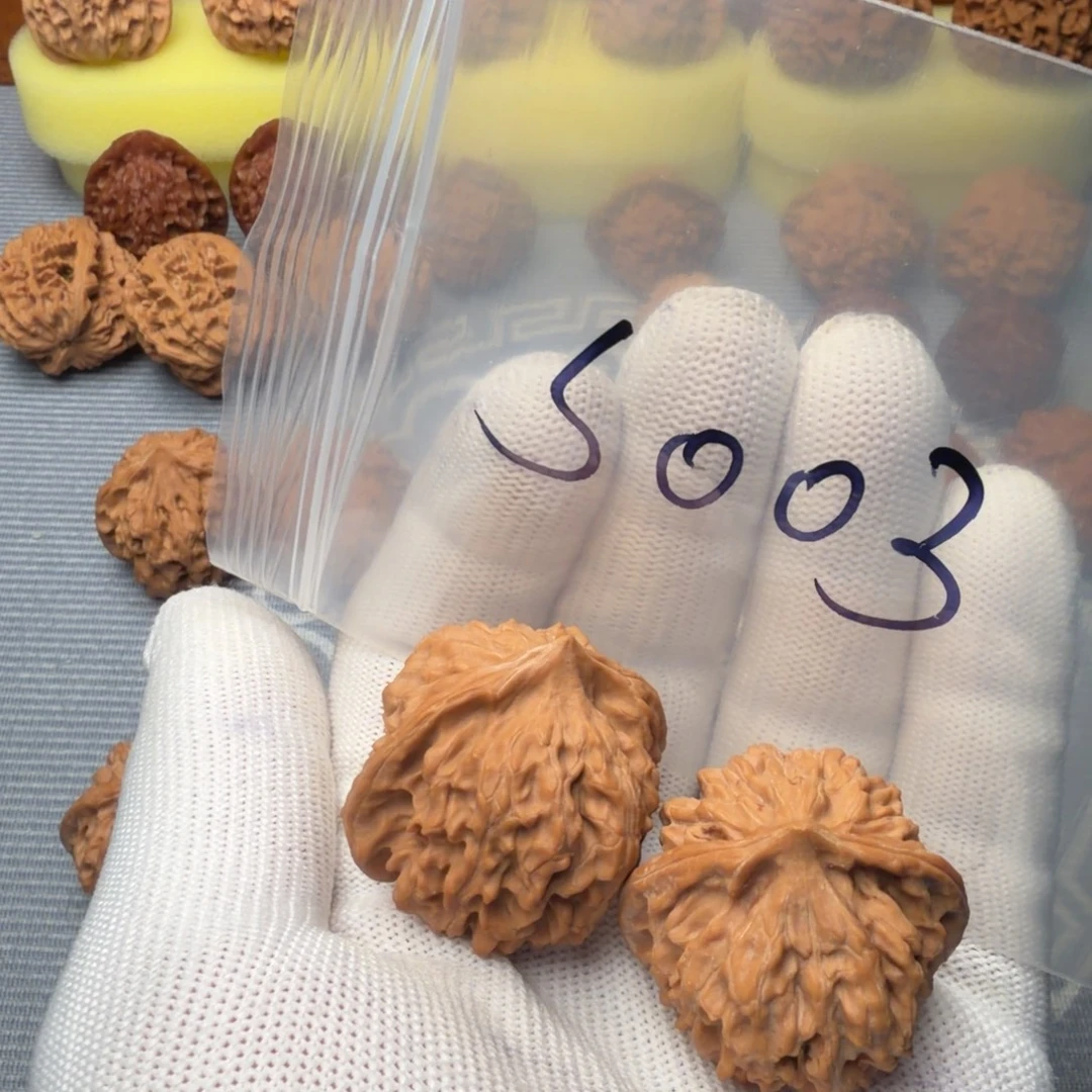 逍***遥文玩核桃吊坠凹低石核全品35