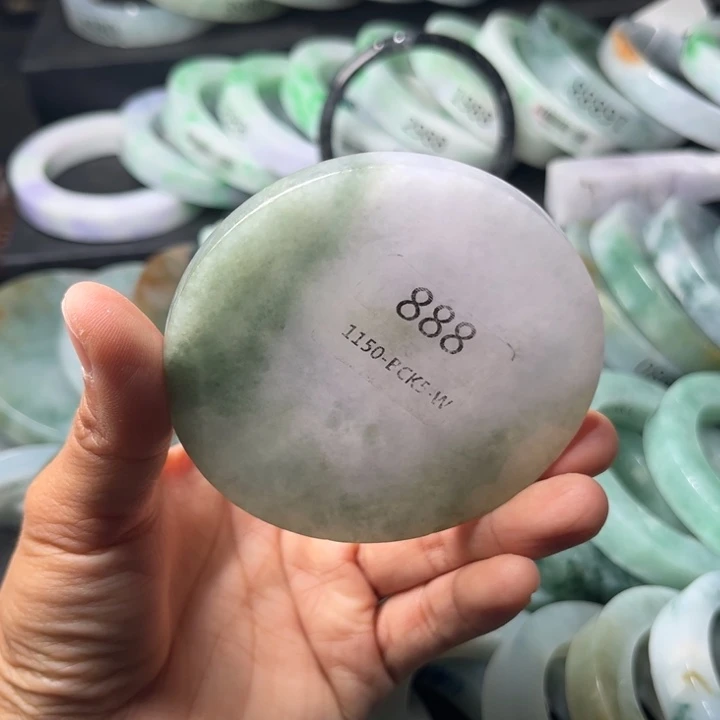 定制翡翠未镶嵌翡翠手镯