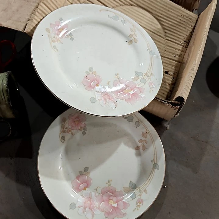 瓷片顺****.陶瓷盘子碗啥都有