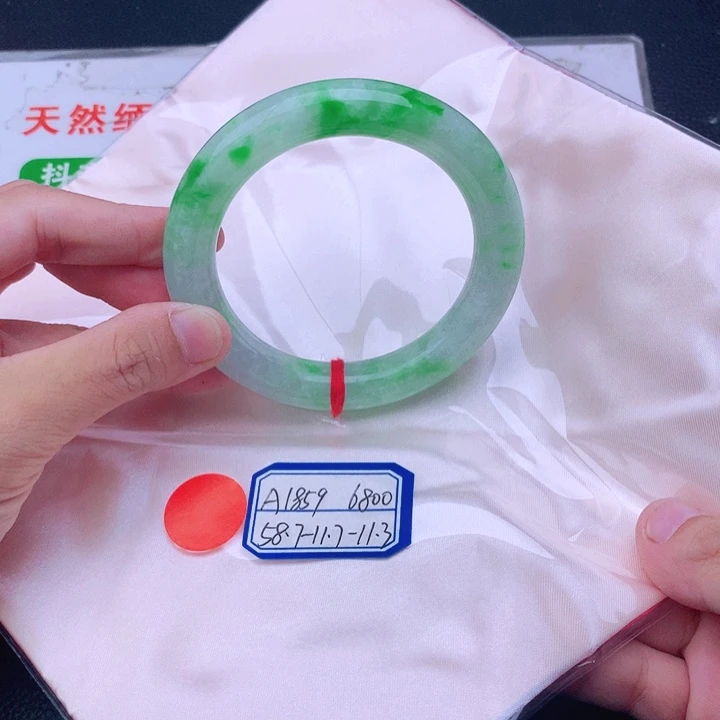 翡翠手镯未镶嵌翡翠