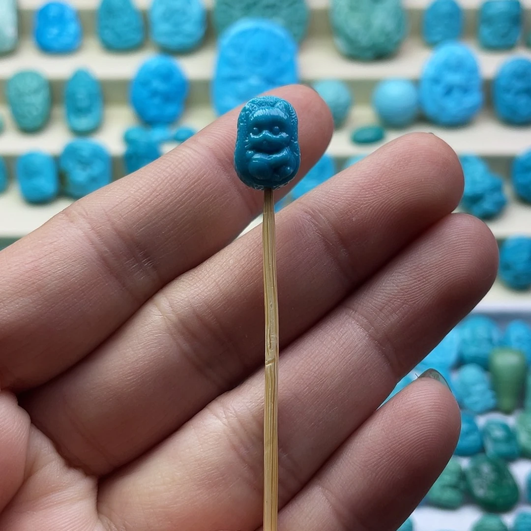 绿松石未镶嵌颈饰