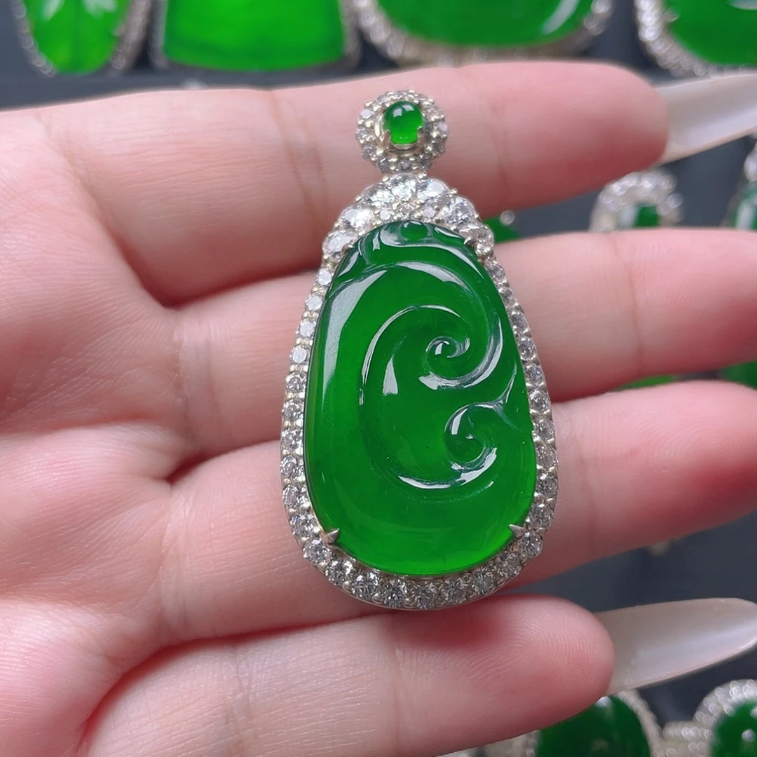 颈饰银S925镶嵌翡翠如意