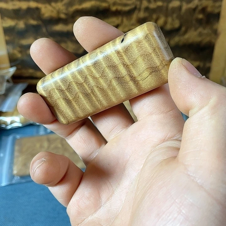 【闪购商品】恰****?金丝楠阴沉木手把件