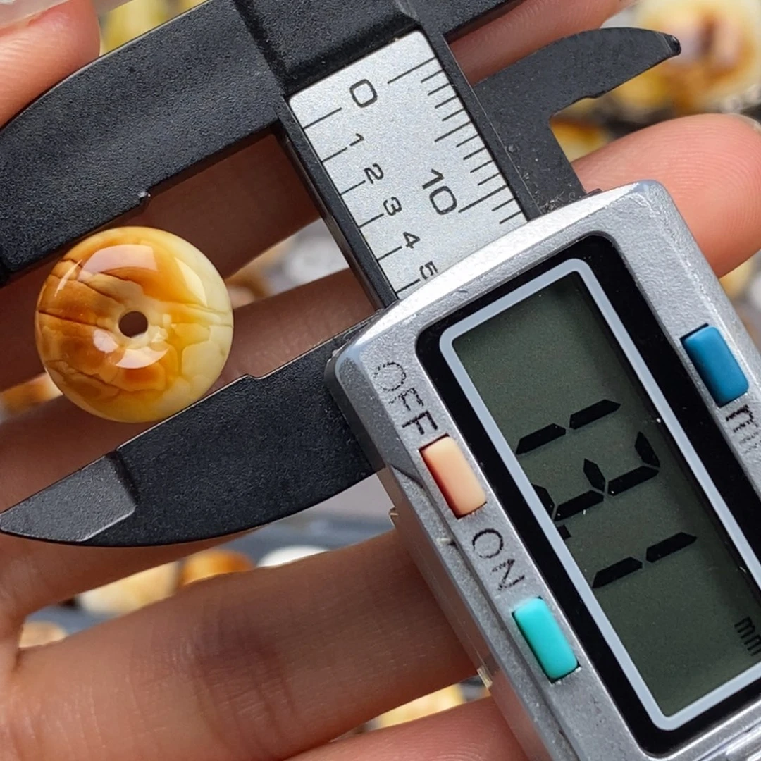 琥珀未镶嵌耳饰平安扣