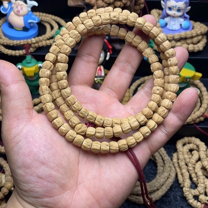 赵***住柏香籽/百香籽吊坠