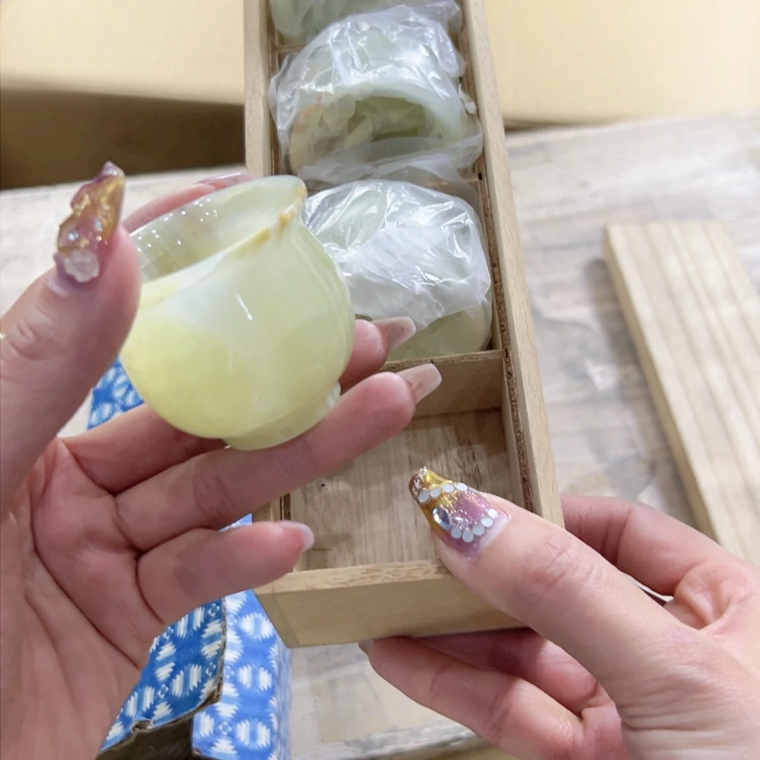 瓷片陶瓷的表面是很薄