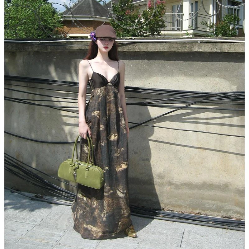 法式蝴蝶水墨印花吊带连衣裙女夏季海边度假高级感气质收腰长裙子