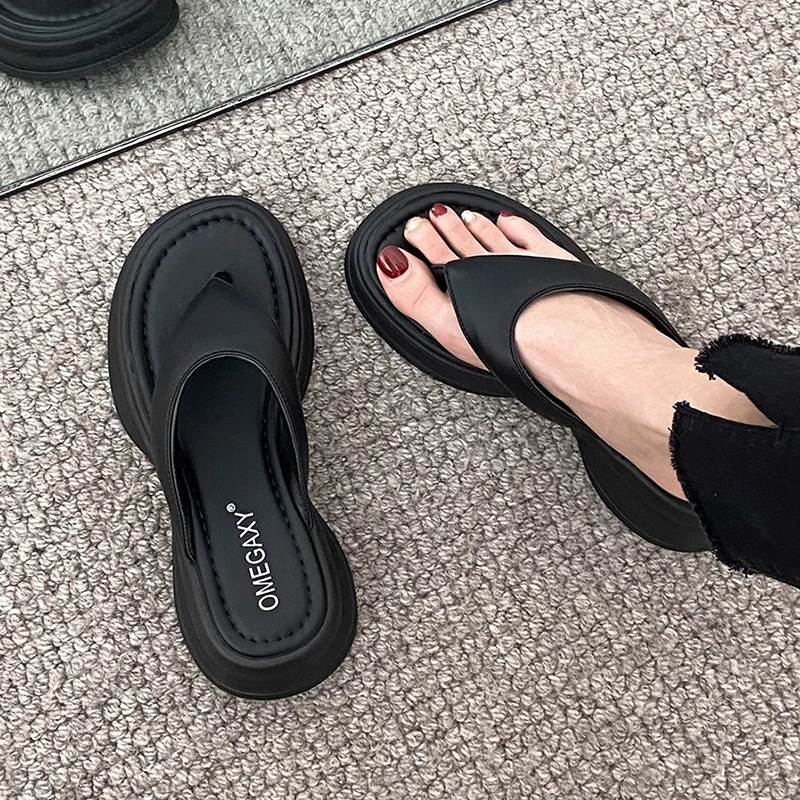 网红黑色防滑厚底人字拖鞋女夏季外穿2025新款超火百搭沙滩凉拖鞋