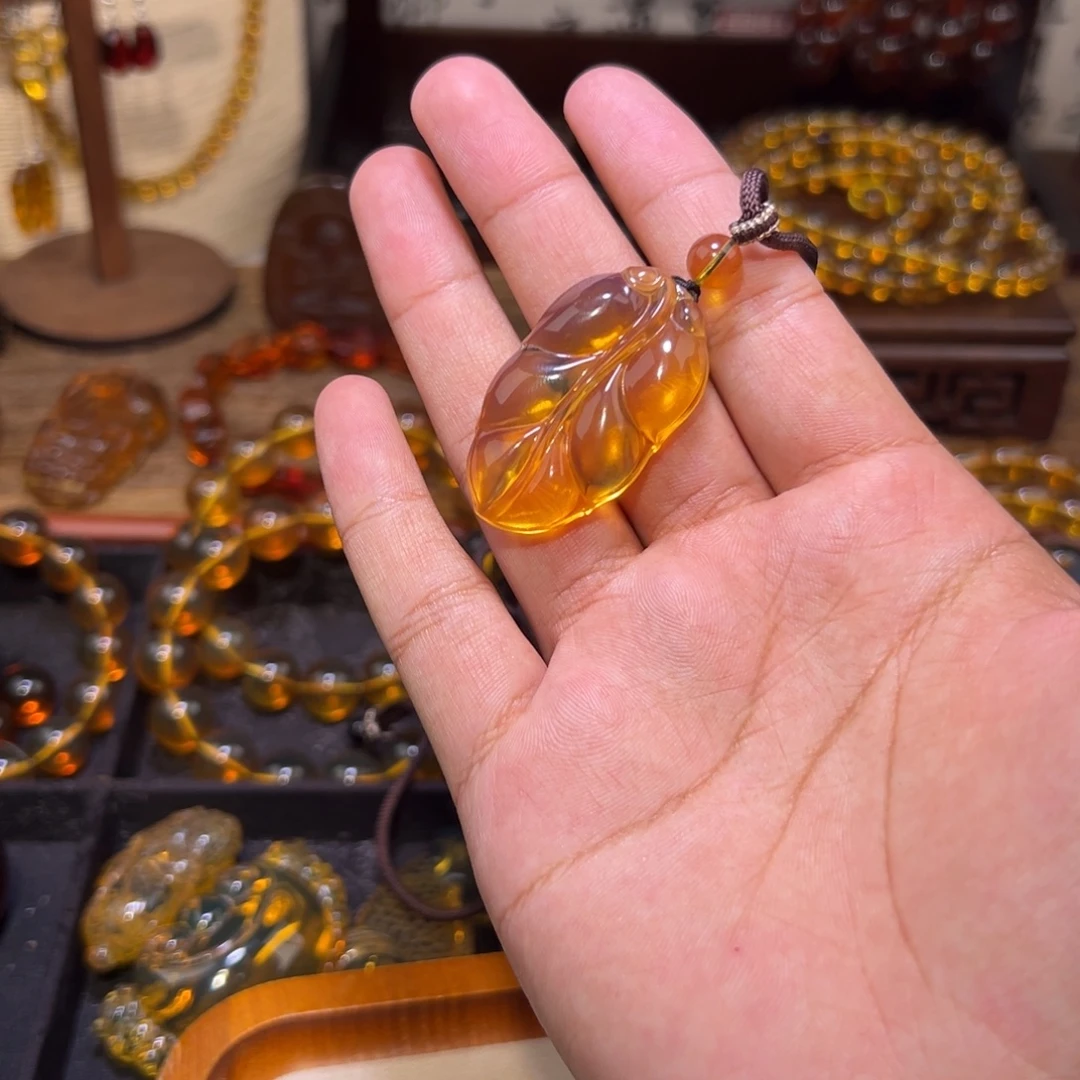 琥珀未镶嵌颈饰叶子