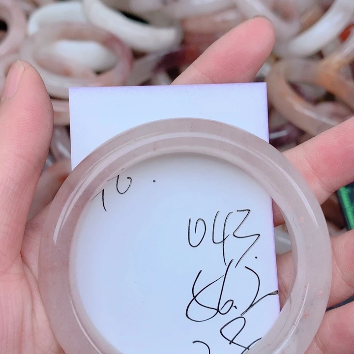 石英质玉未镶嵌手镯043