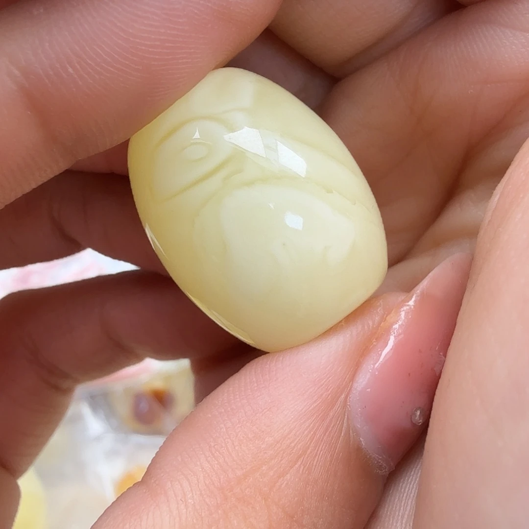未镶嵌琥珀裸石Y****n你好