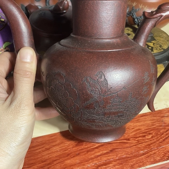 茶壶紫砂原矿泥料手工制作的一把紫砂壶。