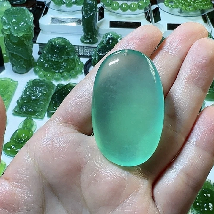 蛇纹石玉颈饰未镶嵌冰*雪