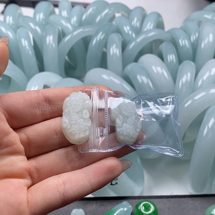 翡翠未镶嵌吊坠(不含链)翡翠
